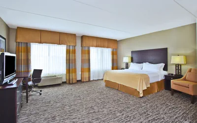 Photo 3 - Holiday Inn & Suites Green Bay Stadium by IHG