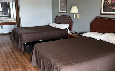 Photo 2 - Budget Inn Gadsden