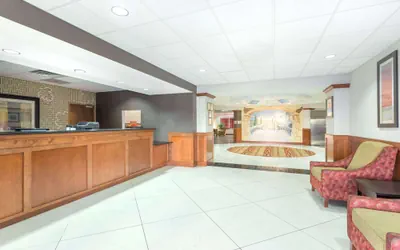 Photo 3 - Hawthorn Extended Stay by Wyndham Kingsland