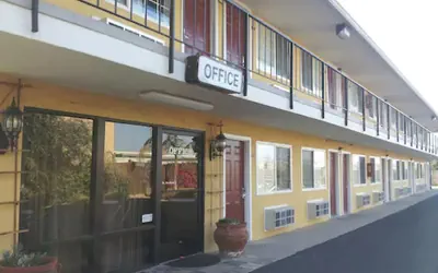 Photo 2 - Lotus of Lompoc - A Great Hospitality Inn