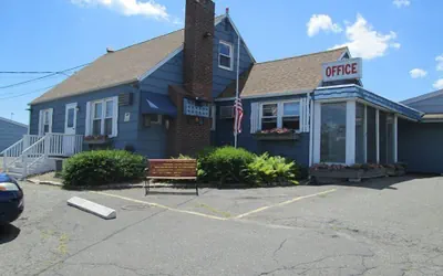 Photo 2 - Mayflower Motel Milford