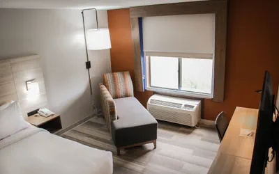 Photo 4 - Holiday Inn Express Hotel & Suites Athens by IHG