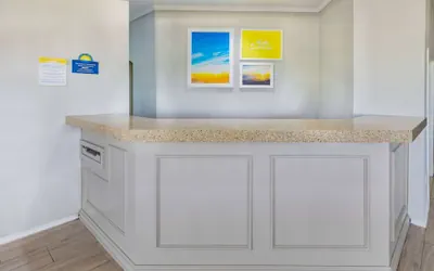 Photo 3 - Days Inn & Suites by Wyndham Huntsville