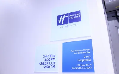 Photo 3 - Holiday Inn Express & Suites Mansfield by IHG