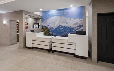 Photo 3 - La Quinta Inn & Suites by Wyndham Ruidoso Downs
