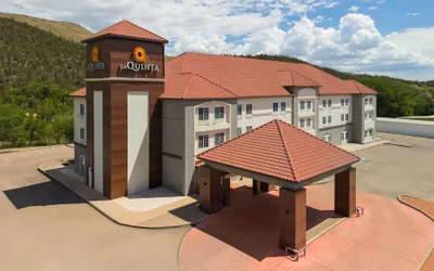 Photo 2 - La Quinta Inn & Suites by Wyndham Ruidoso Downs