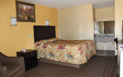Photo 3 - Charles Wesley Motor Lodge