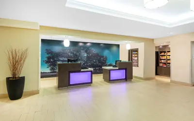 Photo 4 - La Quinta Inn & Suites by Wyndham Midland North