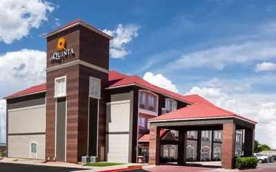 Photo 2 - La Quinta Inn & Suites by Wyndham Midland North