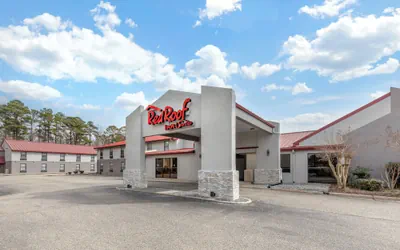 Photo 2 - Red Roof Inn & Suites Newport News