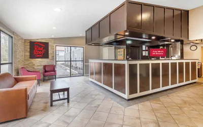 Photo 3 - Red Roof Inn & Suites Newport News