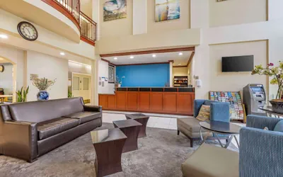Photo 5 - Best Western Plus Lake Elsinore Inn & Suites