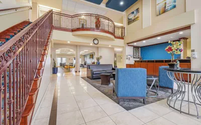 Photo 4 - Best Western Plus Lake Elsinore Inn & Suites