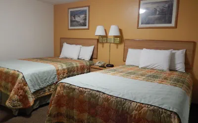 Photo 4 - Pearsall Executive Inn