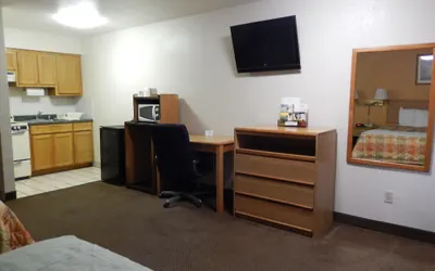 Photo 5 - Pearsall Executive Inn