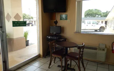 Photo 3 - Pearsall Executive Inn