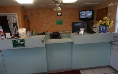 Photo 2 - Pearsall Executive Inn