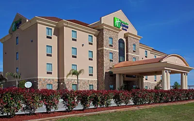 Photo 2 - Holiday Inn Express Hotel & Suites Texas City by IHG