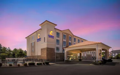 Photo 2 - Comfort Inn & Suites Tifton