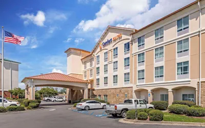 Photo 2 - Comfort Suites Valdosta Mall Area