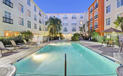 Photo 2 - Embassy Suites by Hilton Valencia