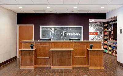Photo 3 - Hampton Inn & Suites Rohnert Park - Sonoma County