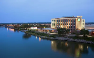 Photo 2 - Embassy Suites by Hilton E Peoria Riverfront Conf Center