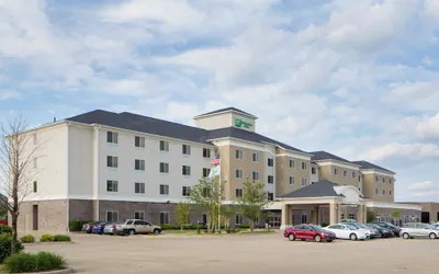 Photo 2 - Holiday Inn Bloomington-Airport by IHG