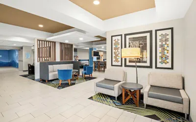 Holiday Inn Express & Suites Marysville by IHG