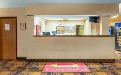 Photo 4 - Econo Lodge Kent - Akron West