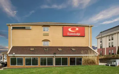 Photo 2 - Econo Lodge Kent - Akron West