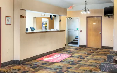 Photo 3 - Econo Lodge Kent - Akron West