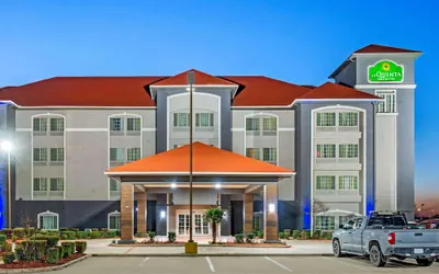 Photo 2 - La Quinta Inn & Suites by Wyndham Gainesville