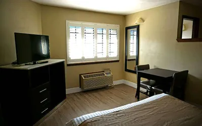 Photo 2 - Travelodge by Wyndham Concord