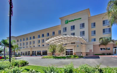 Photo 2 - Holiday Inn & Suites Bakersfield by IHG