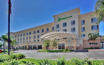 Photo 2 - Holiday Inn & Suites Bakersfield by IHG