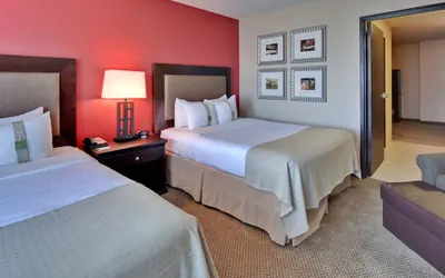 Photo 5 - Holiday Inn & Suites Bakersfield by IHG