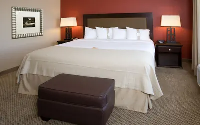 Photo 4 - Holiday Inn & Suites Bakersfield by IHG
