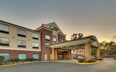 Photo 2 - Holiday Inn Express & Suites Laurel by IHG