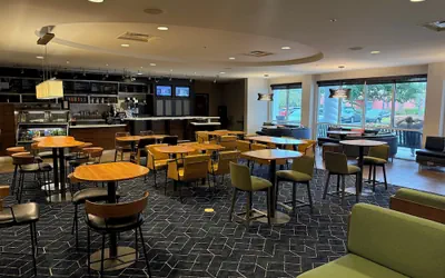 Photo 4 - Courtyard by Marriott Fort Myers I-75/Gulf Coast Town Center