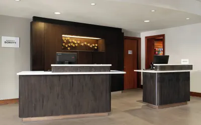 Photo 2 - Courtyard by Marriott Fort Myers I-75/Gulf Coast Town Center