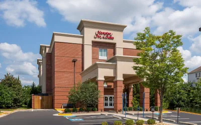 Photo 2 - Hampton Inn & Suites Herndon-Reston