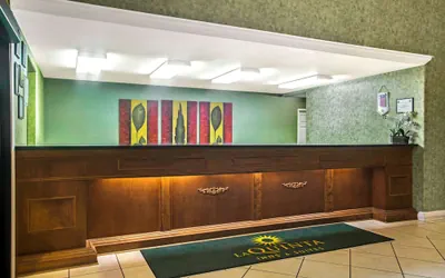 Photo 3 - La Quinta Inn & Suites by Wyndham Fort Smith