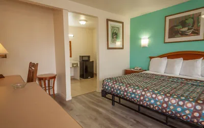 Photo 3 - Vagabond Inn Hemet
