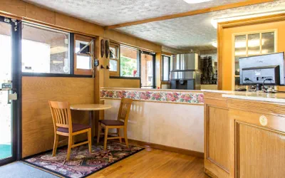 Photo 4 - Rodeway Inn & Suites Branford - Guilford