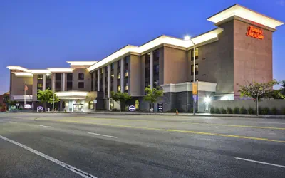 Photo 2 - Hampton Inn & Suites Los Angeles Burbank Airport