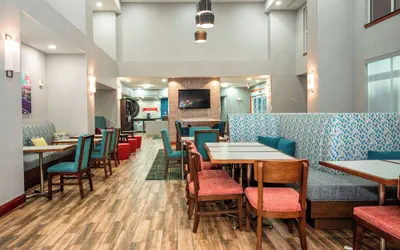 Photo 2 - Hampton Inn & Suites Fort Worth-West-I-30