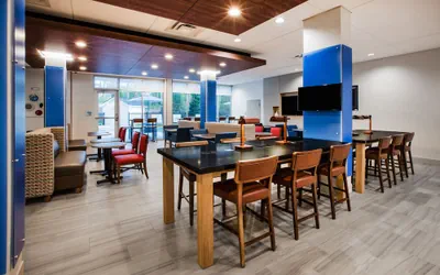 Photo 3 - Holiday Inn Express Hotel & Suites Canton by IHG