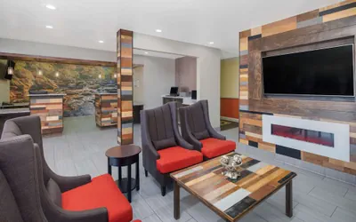 Photo 3 - La Quinta Inn by Wyndham Calhoun South I-75