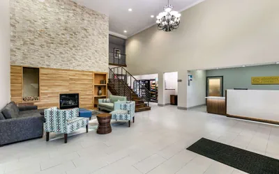 Photo 5 - Clarion Pointe Columbus-Bradley Park